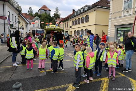Otroci kamniških šol in vrtcev rajali na Glavnem trgu in se učili o trajnostni mobilnosti (32)